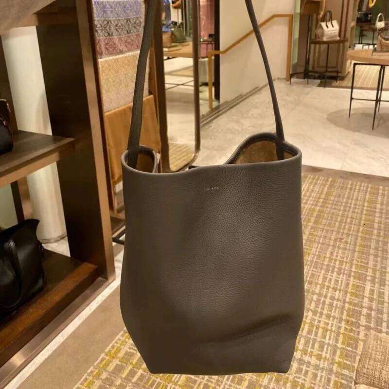 2025 New Leather Large Capacity Bucket Lychee Pattern, Cowhide, Commuting Tote Shoulder Bag, Hand-Held Women's Bag