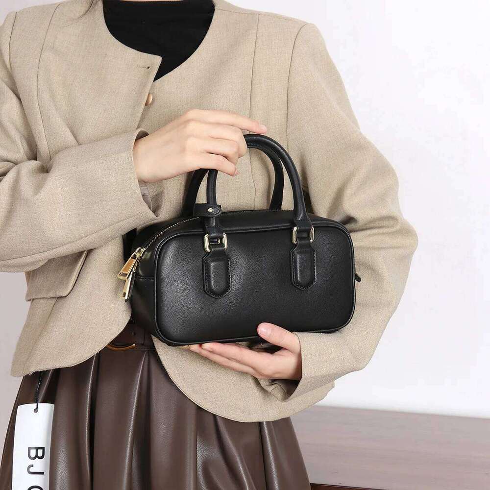 Designer Bags Summer Crossbody Versatile Shoulder Large Capacity Commuter Bowling Korean Genuine Leather Women's Bag Free Labubu Pendant As A Gif