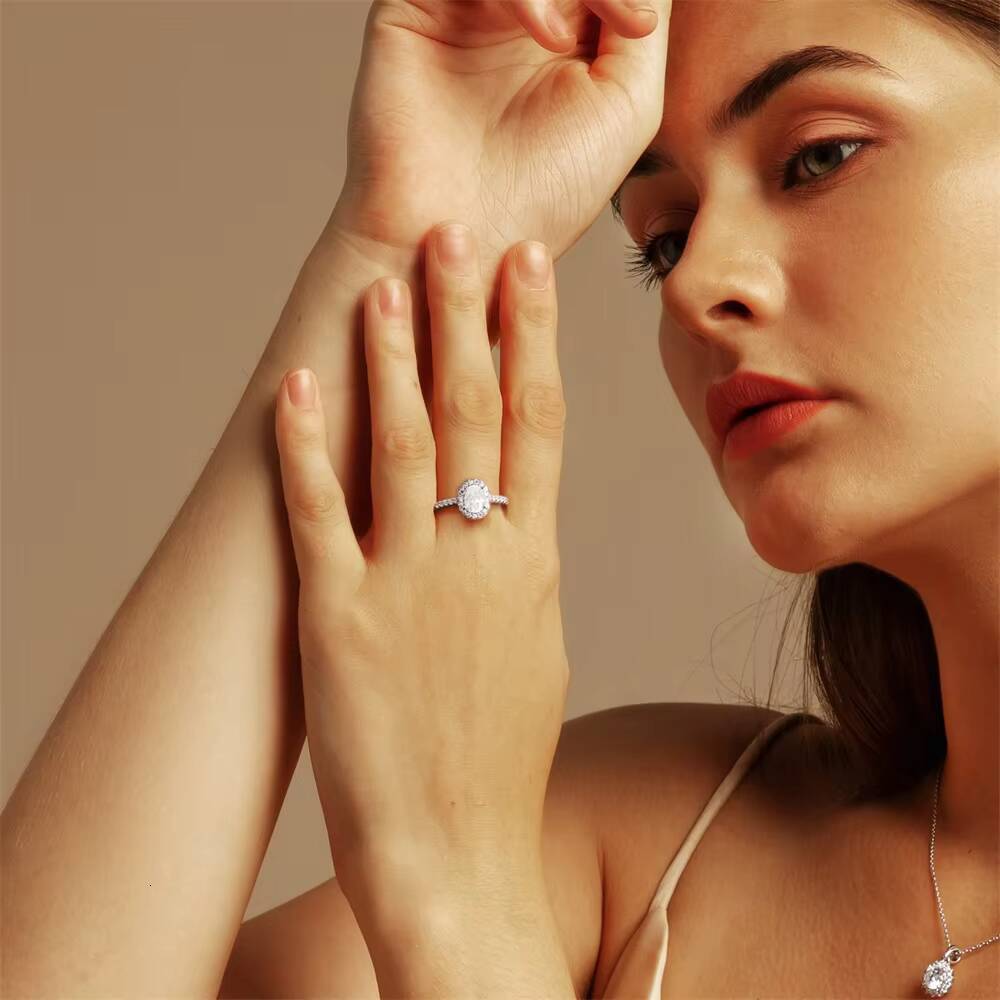 Luxury 1 Ct Moissanite Jewelry 925 Sterling Silver Cluster Oval D Color Diamond White Gold Engagement Moissanite Rings