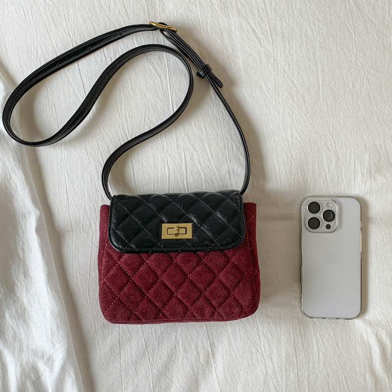 new Free delivery designer shoulder bag Simple handbag with solid color design essential for daily commuting