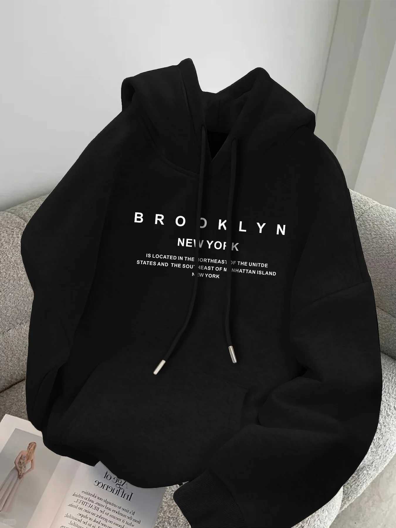 Mens autumn and winter fashionable casual loose Brooklyn graphic print fleece pullover long sleeved hooded sweatshirt W251027