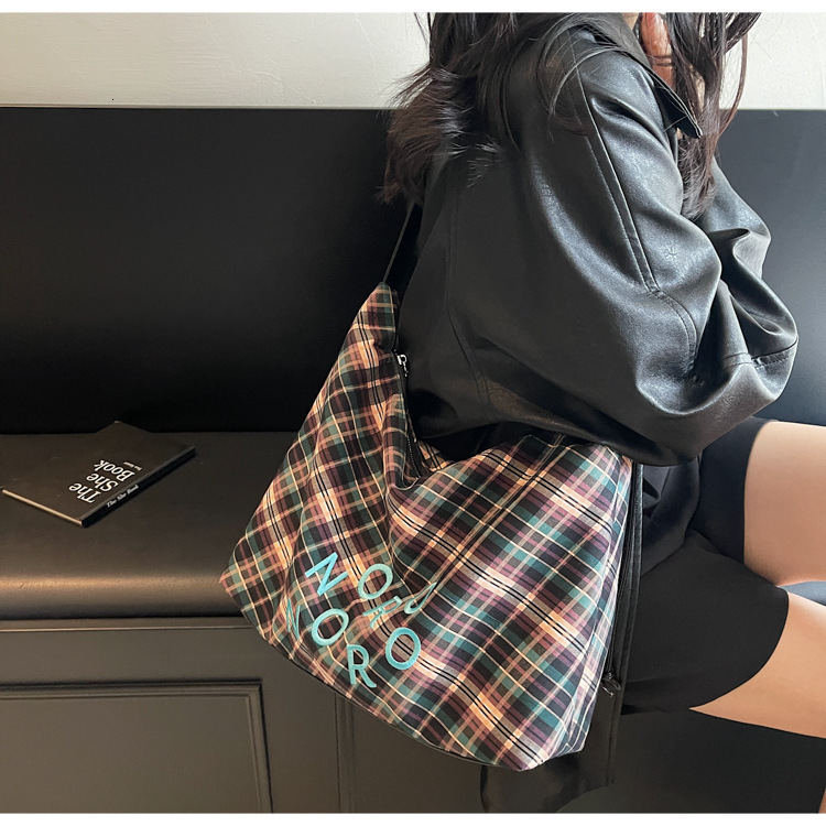 Korean style large capacity lazy style canvas bag winter new letter handbag fashion trend women's shoulder bag luxury designer bag