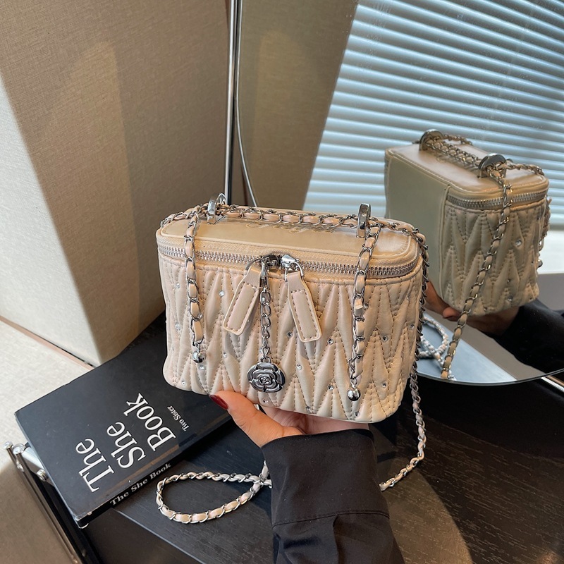 Free shipping designer bag Unique Pleated Embroidery Chain Square Box Bag New Trendy Fashion Versatile Small Square Bag Single Shoulder Crossbody Bag
