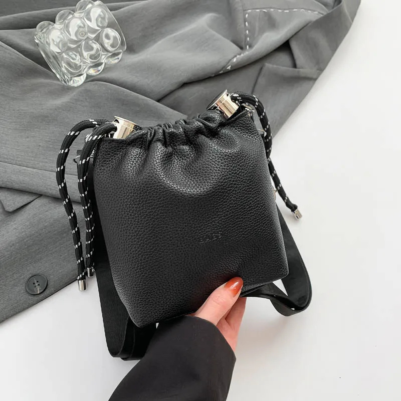 Mini Bag For Women Leopard Leather Bucket Crossbody Bag Small Phone Bag Drawstring Shoulder Bag Wide Strape Female Bolsa Black 251027