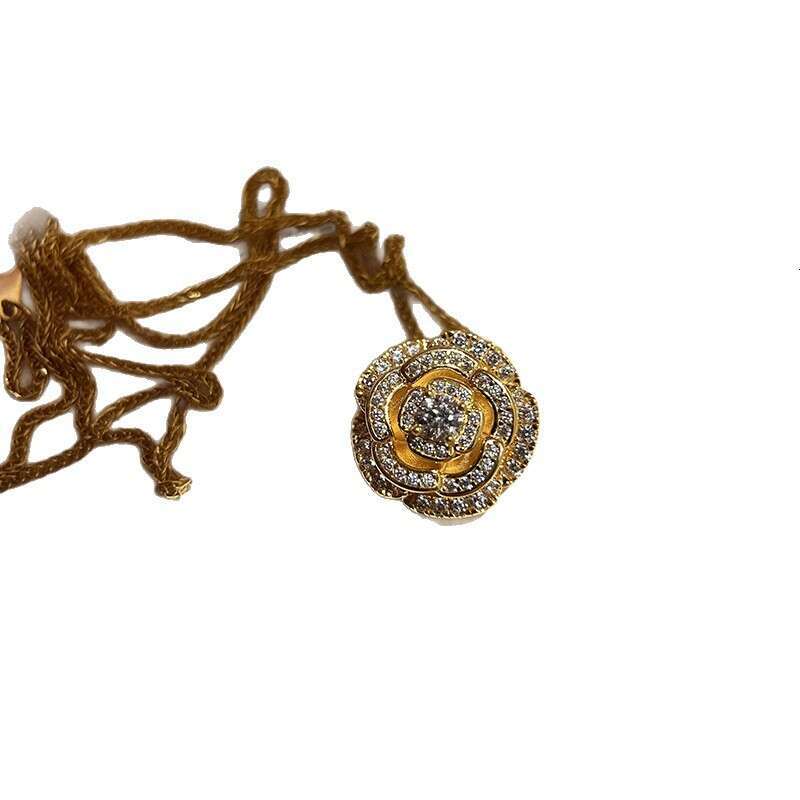 Traditional Rotating Camellia Necklace 2025 New Model Sparkling Full Dia Exquisite Small Gold Flower Pendant