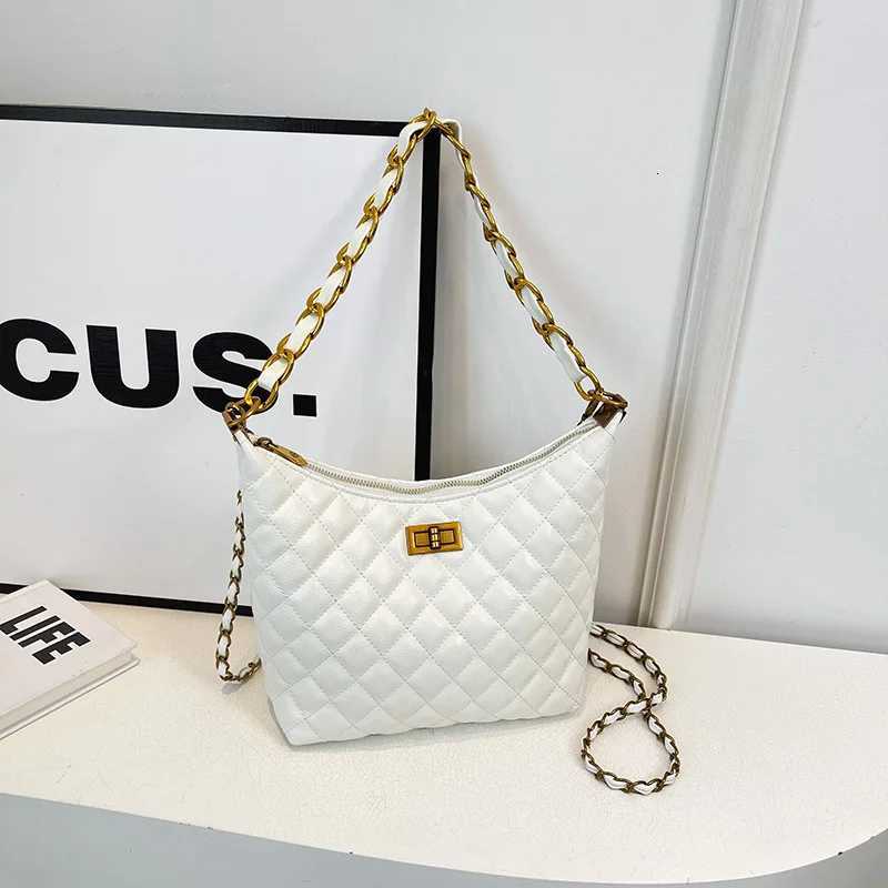 Elegant Tote Bag For Ladies Made Of Soft Leather Spacious And Classic By Luxury Brand With Sturdy Handles1 D251027