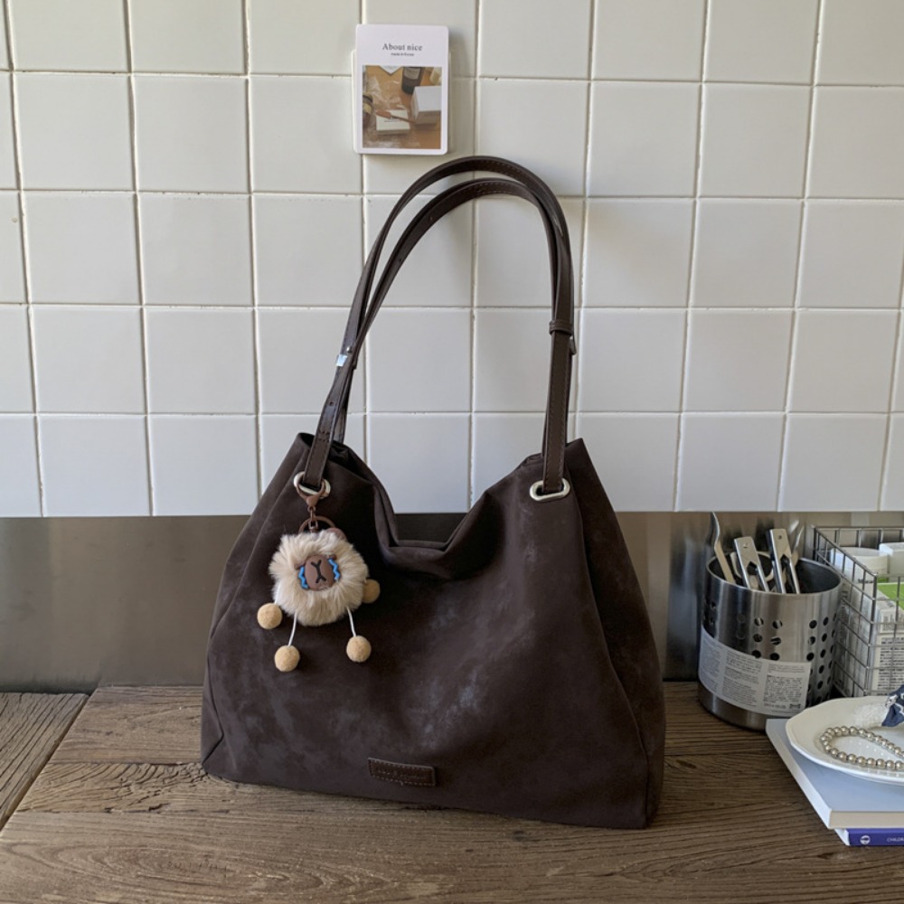 Large-Capacity Womans Premium Tote Versatile Retrospective Design with Comfortable Arm Pit Fit & Elegant Accessorized Clasp