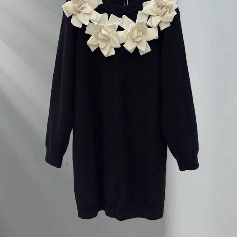 Luxury Designer Women's 3D Camellia Black Knit Dress Classic Simple Wool Blend Round Neck Mini Shift French Elegant Long Sleeve Soft Clothing S10