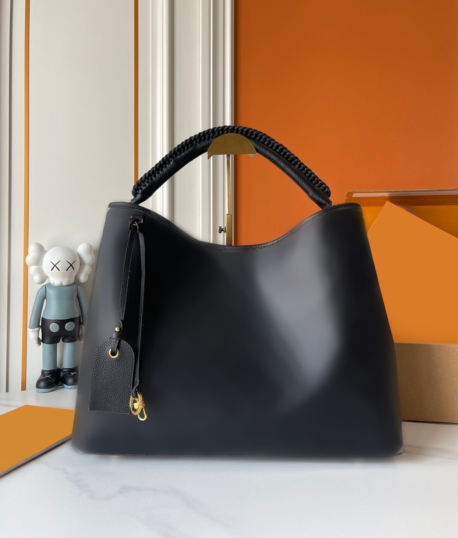 Sophisticated Women's Leather Tote with Multiple Compartments for Organized Style