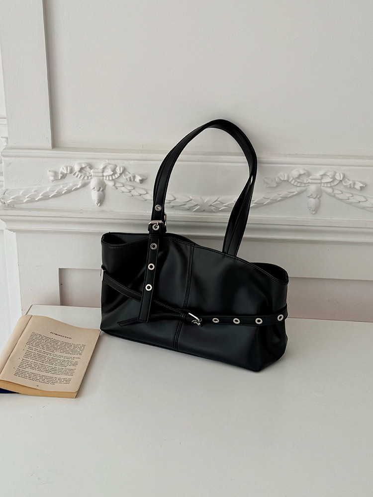 Designer Underarm Bag Autumn/Winter New Large Capacity Commuter Multifunctional Handbag Motorcycle Style Women's Shoulder Bag