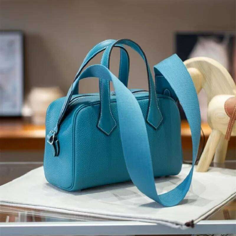 First-layer Cowhide High-quality Large-capacity Bowling Men and Women's Commuting Travel Lightweight Portable Shoulder Bag