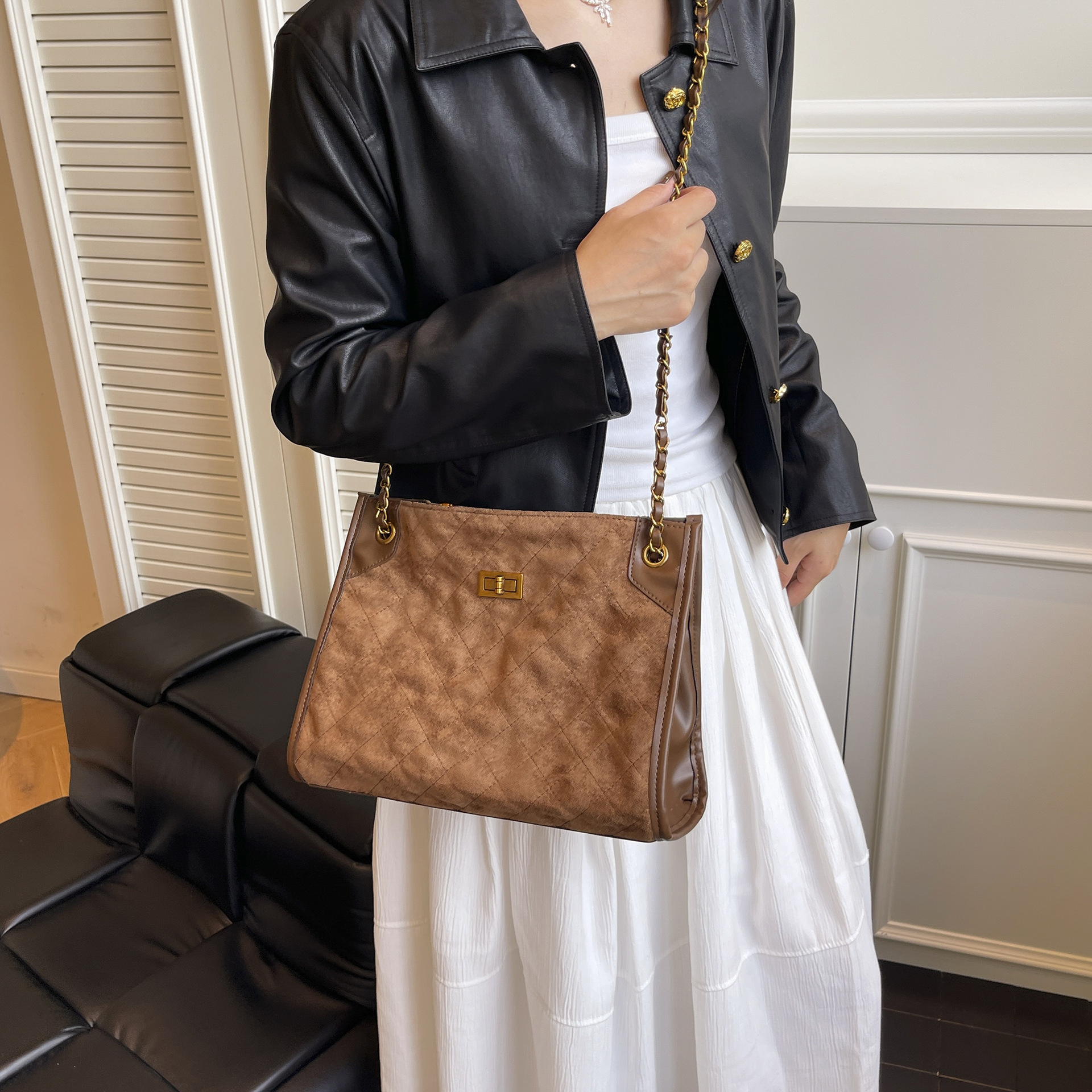 new Free delivery designer shoulder bag Fashionable handbag simple and casual comfortable for commuting