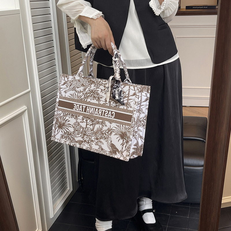 Free shipping designer bag Handheld Tote Bag for Women New Letter Print Single Shoulder Large Bag Stylish Versatile Casual Crossbody Bag