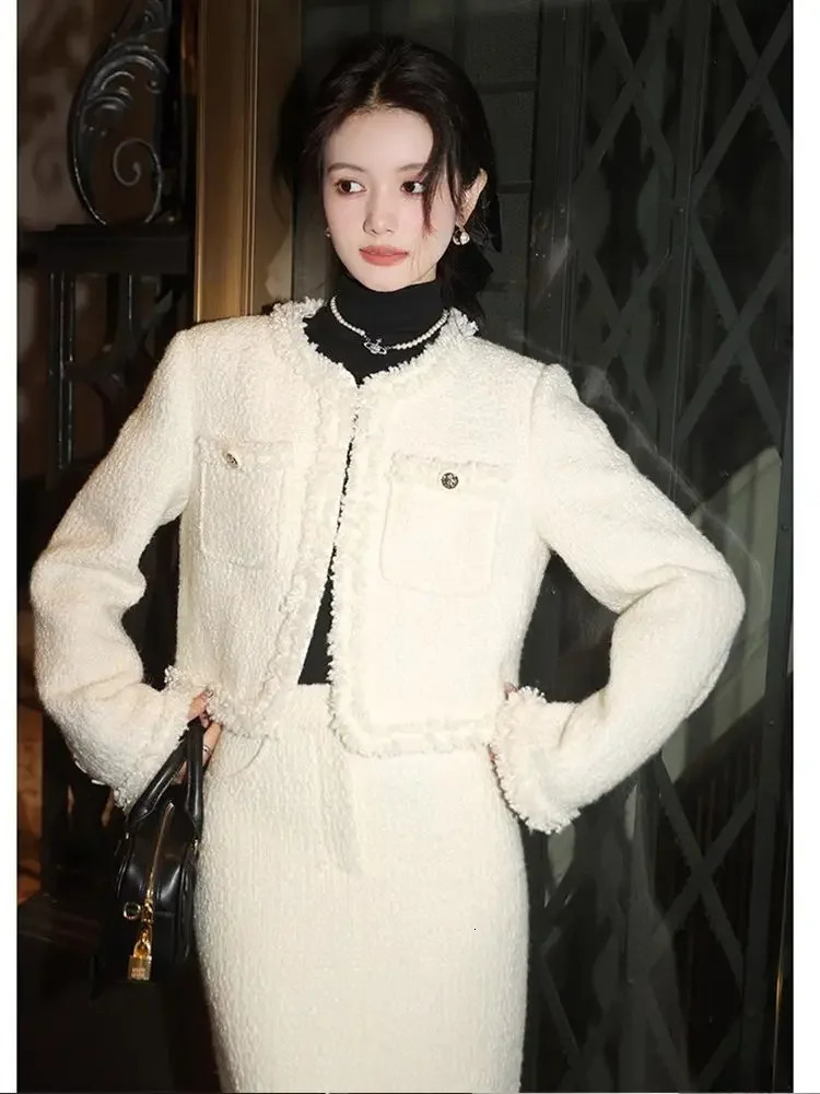 Womens Winter Little Fragrance Short Tweed Blazers Skirt Set Vintage Solid Color Round Neck Tassel Jacket Twopiece Sets 251023
