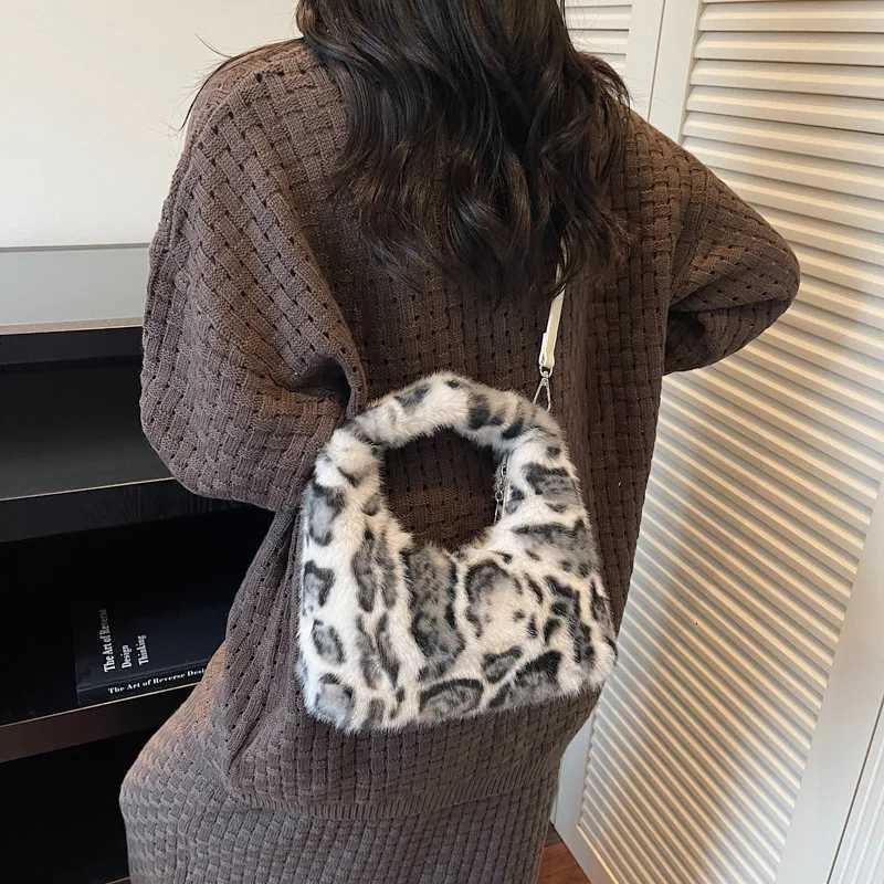 New Luxury Designer Hobo Bag Women Fashion Faux Fur Leopard Print Shoulder Handle Bag Cute Plush Casual Crossbody Bag Y251027