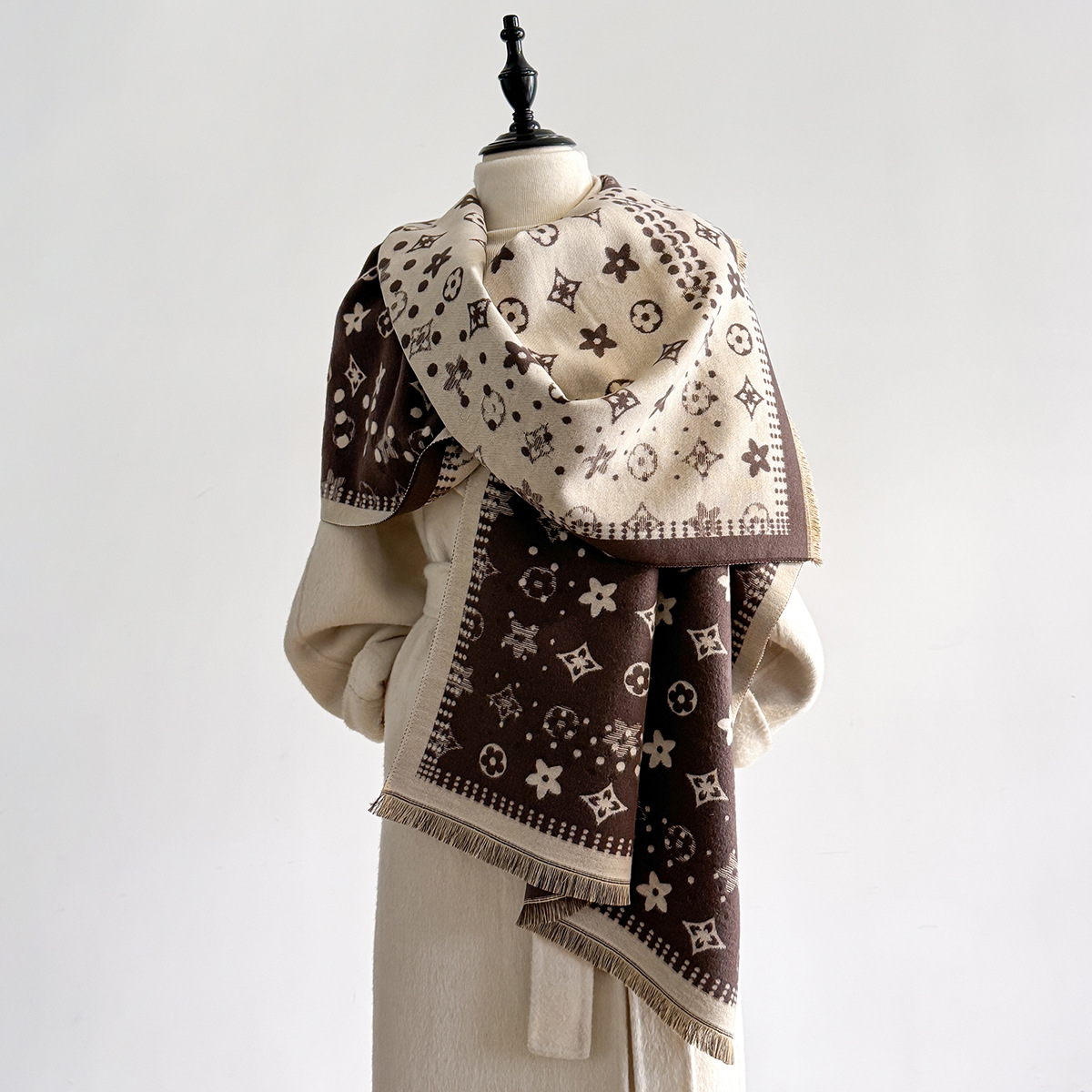 Free shipping Designer Scarves 2025 New Fashion Versatile Scarf Womens Autumn Winter Versatile Double sided Warm Shawl brown black