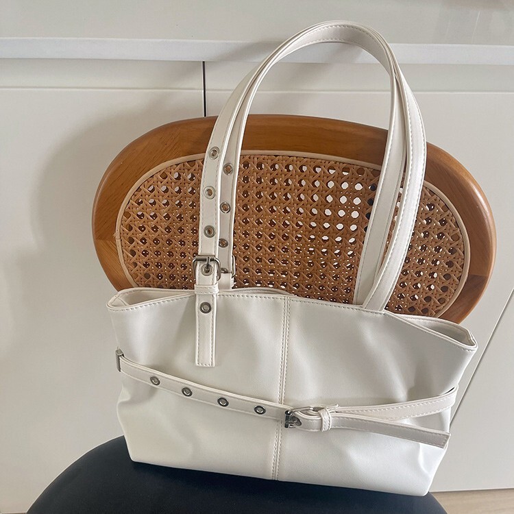 Designer Underarm Bag Autumn/Winter New Large Capacity Commuter Multifunctional Handbag Motorcycle Style Women's Shoulder Bag