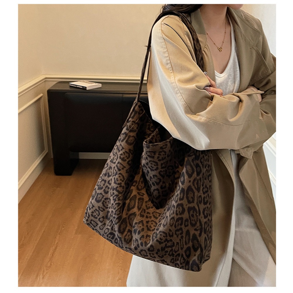 Elegant Retro-Inspired Suede Carrier Bag - Versatile Handbag for Everyday Needs