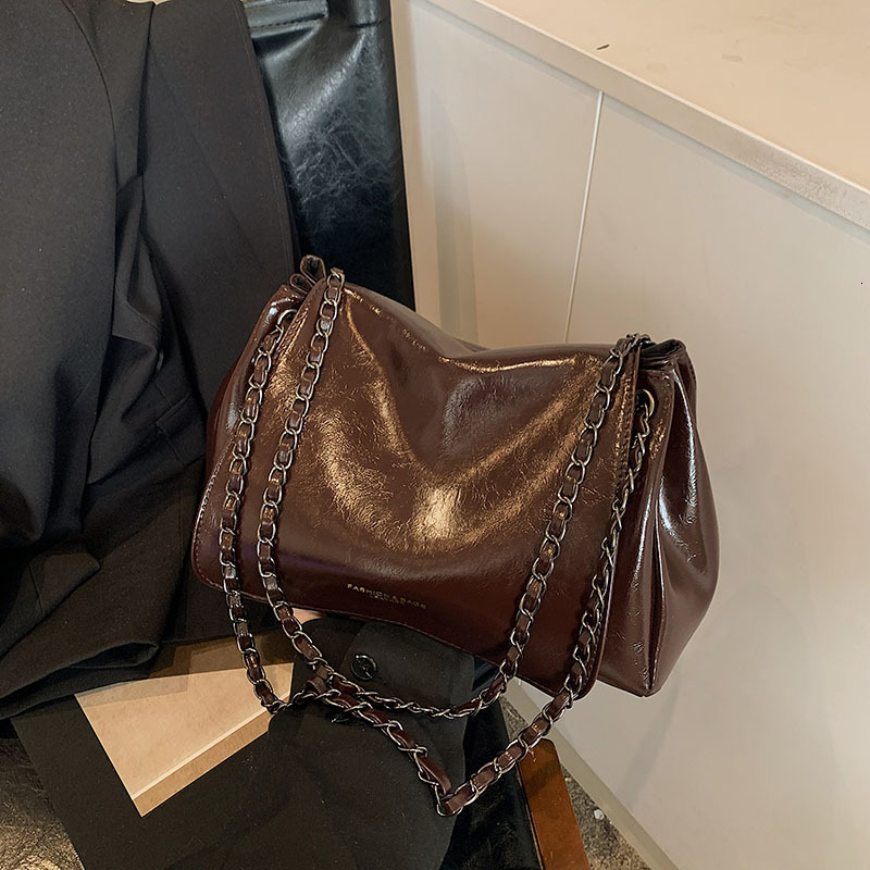 Free shipping designer bag Casual Niche Bag for Women New Women Bag Autumn Winter Trendy Versatile Chain Crossbody Bag Shoulder Bag