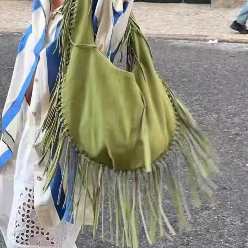 Trendy Retro Tassel Women Armpit Bag Suede Dumpling Bag Shoulder Bag Western Cowboy Females Holiday Crescent Bag 2025 251027