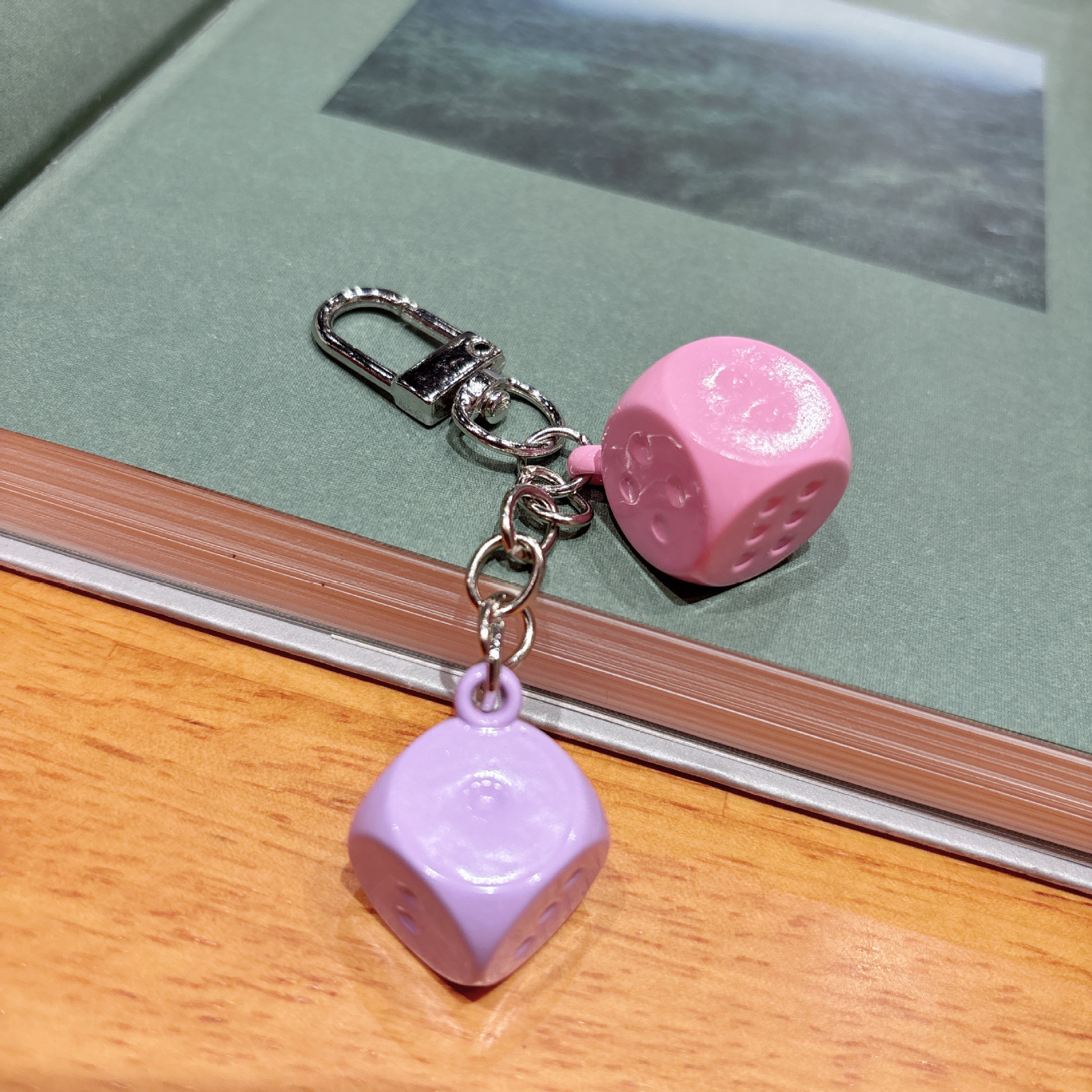 Designer keychain Metal colored dice keychain light luxury birthday gift for men and women Keychain wallet free shipping Halloween gift