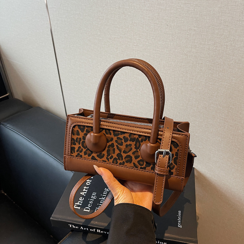Korean style niche design handbag autumn and winter new elegant casual leopard print design armpit bag versatile fashion women's shoulder bag lux
