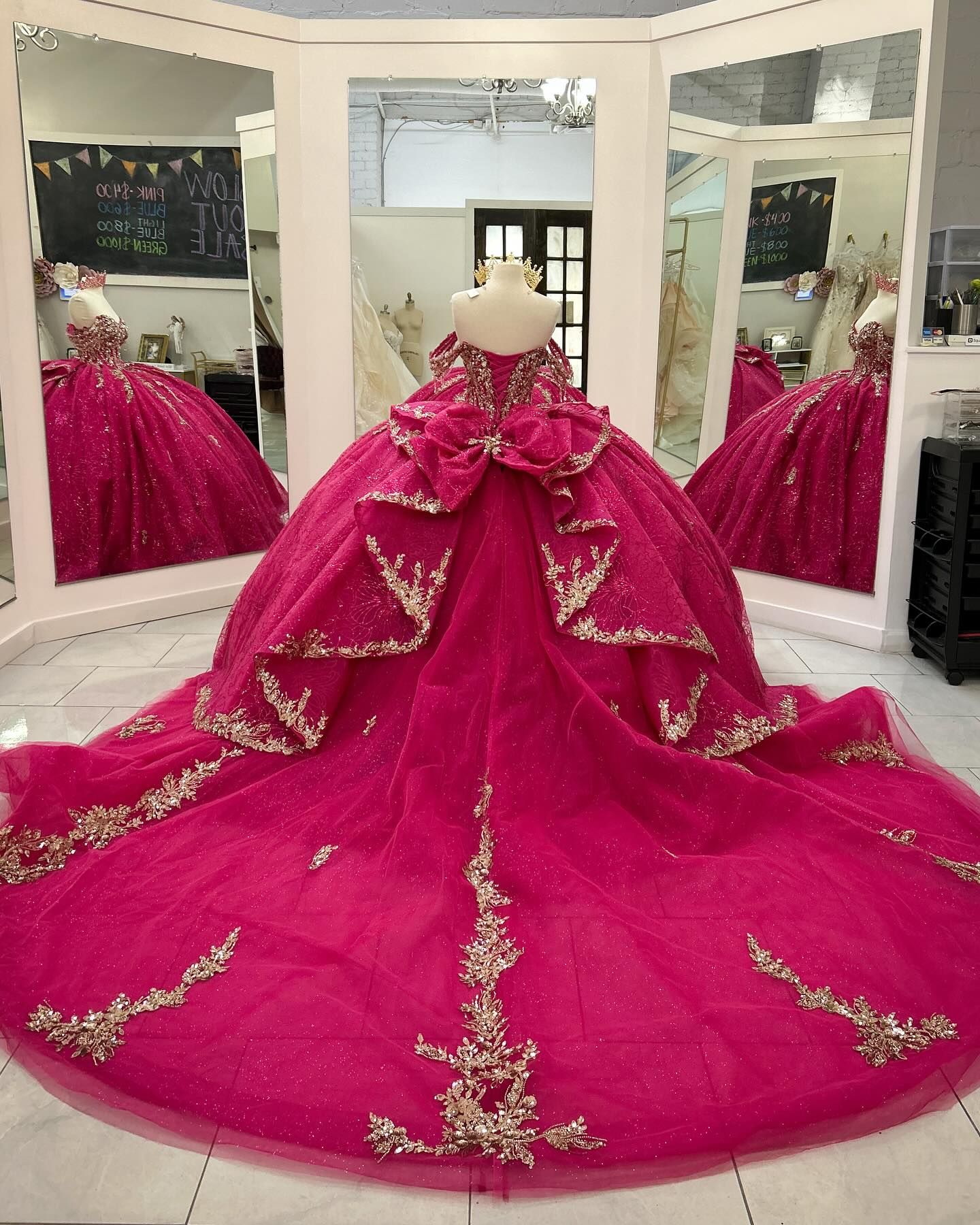 Stunning Crystals Ball Gown Quinceanera Dresses Sequined Prom Gowns Appliqued Off The Shoulder Necke Tulle Sixteen Sweet 15 Masquerade Dress