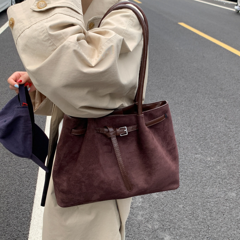 Free shipping designer bag New Tote Bag New Large Capacity Handbag Women Commuting Simple Shoulder Bag