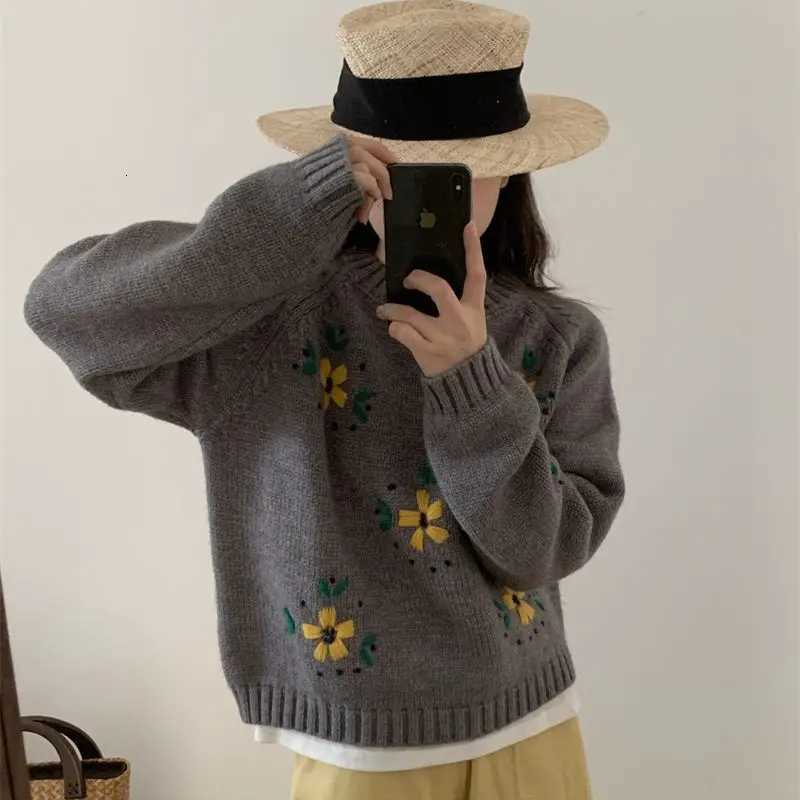 Korean style embroidered knitted sweater womens autumn and winter new round neck pullover with thick velvet short floral topT251027
