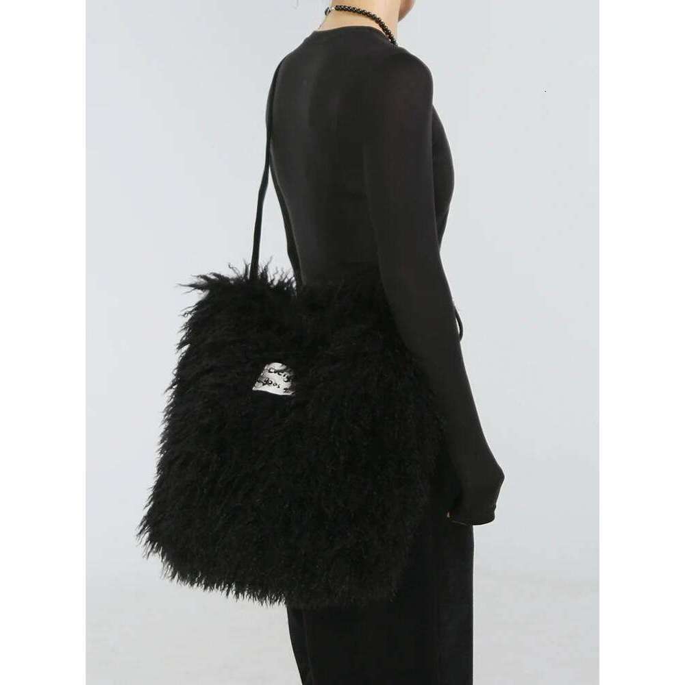 Designer Luxury Autumn Winter Fashion New Original Bucket Type Single Shoulder For Women Large Capacity Portable Plush S Bag Trendy