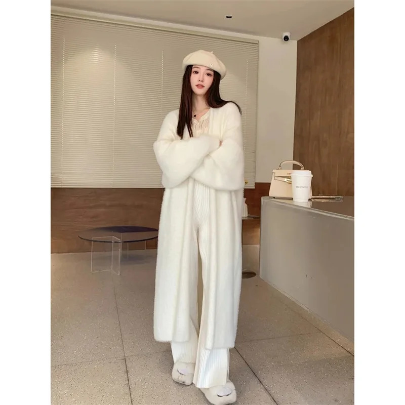 023 AutumnWinter Lazy Style Loose Knee Length Thickened Pure Mink Fleece Knitted Sweater Cardigan Coat Womens Coat 251027