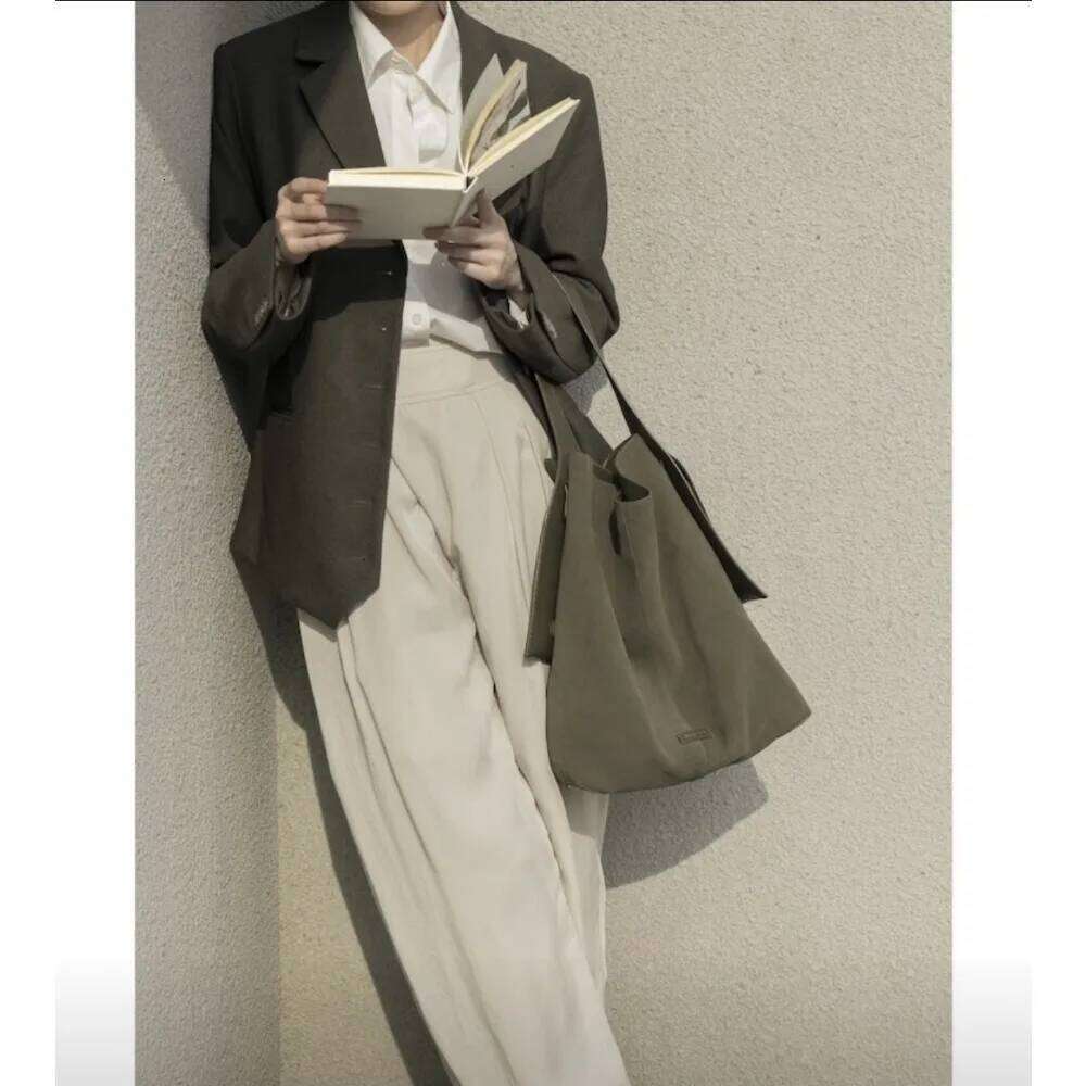 Business Commuting Outdoor Portable Suede Ear Tote Shoulder Crossbody Handbag Bucket Bag Master Handmade Light Gift