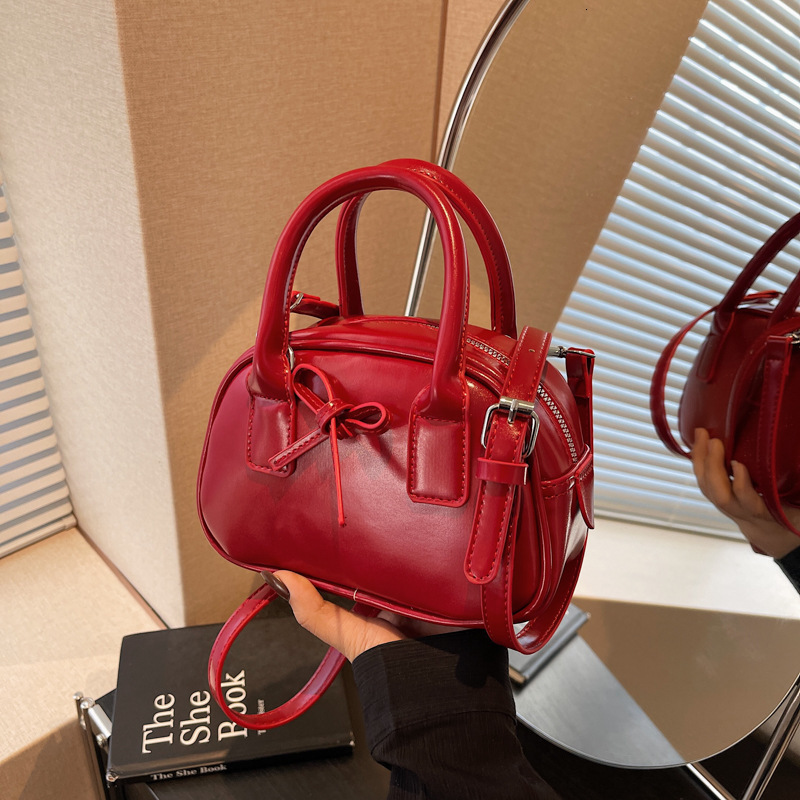 Free shipping designer bag New Niche High-End Feel Bag for Women Fashion Handheld Shell Bag Bow Pillow Bag Single Shoulder Crossbody Bag