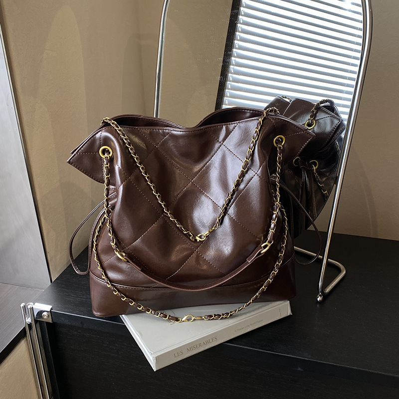 French retro large capacity style handbag autumn and winter new style French diamond grid chain bucket bag women's shoulder bag luxury designer b