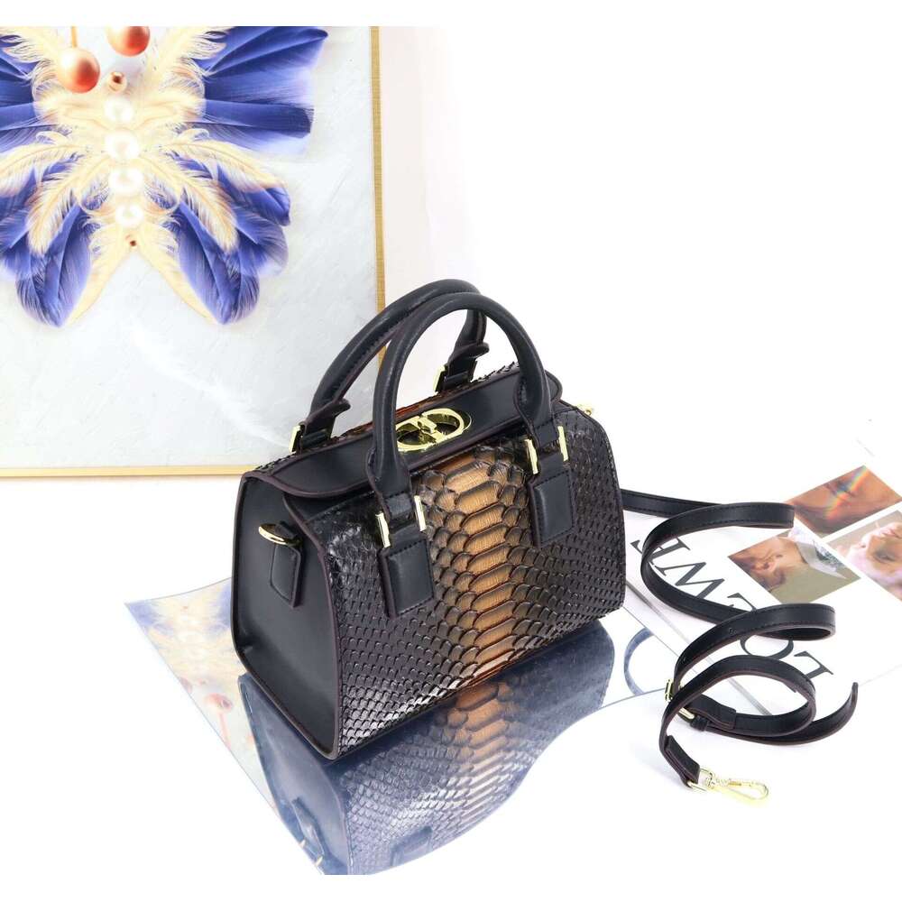 Fashion Ladies Designer Handbag for Women - 2025 New Model Bag with Trendy Vibe & Versatile Style