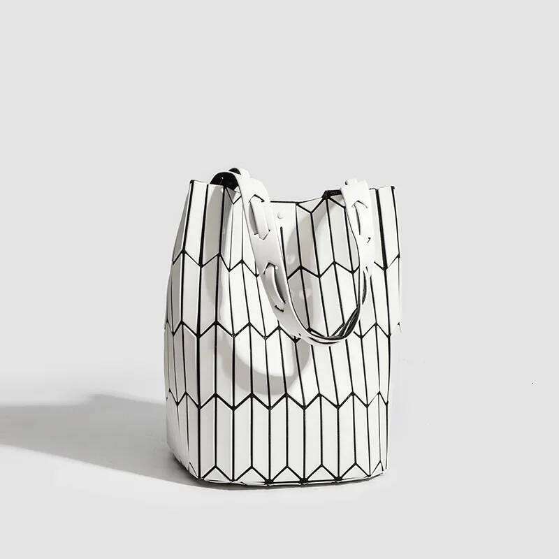 2025 New Trendy Geometric Pattern Bucket Color Block Handbag Shoulder Underarm Bag Vegetable Basket Design PVC Material
