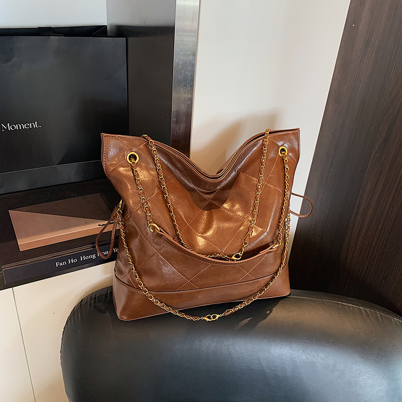 French retro large capacity style handbag autumn and winter new style French diamond grid chain bucket bag women's shoulder bag luxury designer b