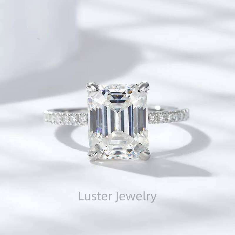 Luster Engagement 4ct D White VVS Moissanite Fashion Jewelry MOQ 1 Piece 925 Sterling Silver Emerald Cut Moissanite Ring