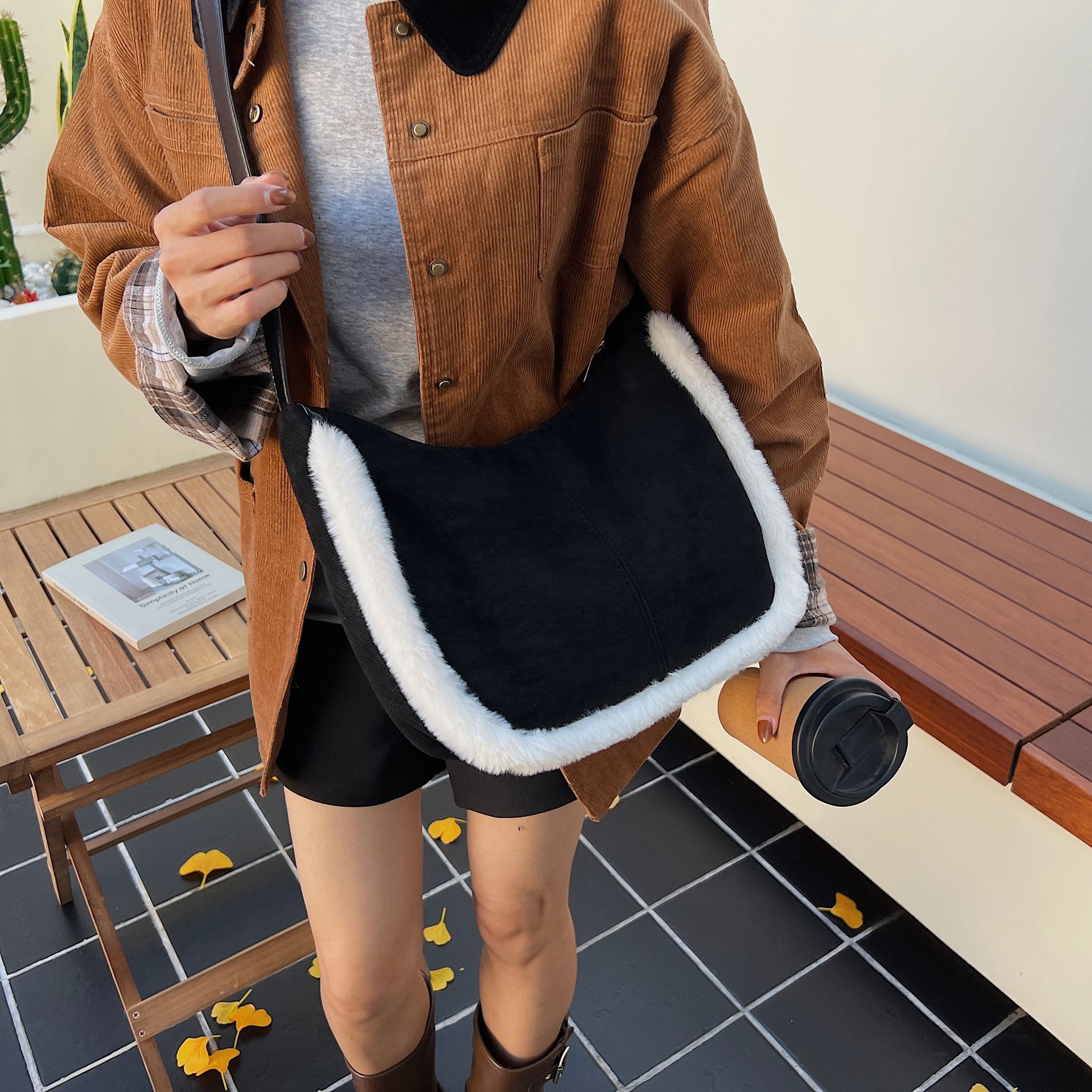 hot Free delivery designer shoulder bag Fashionable and simple casual handbag soft and comfortable for daily use