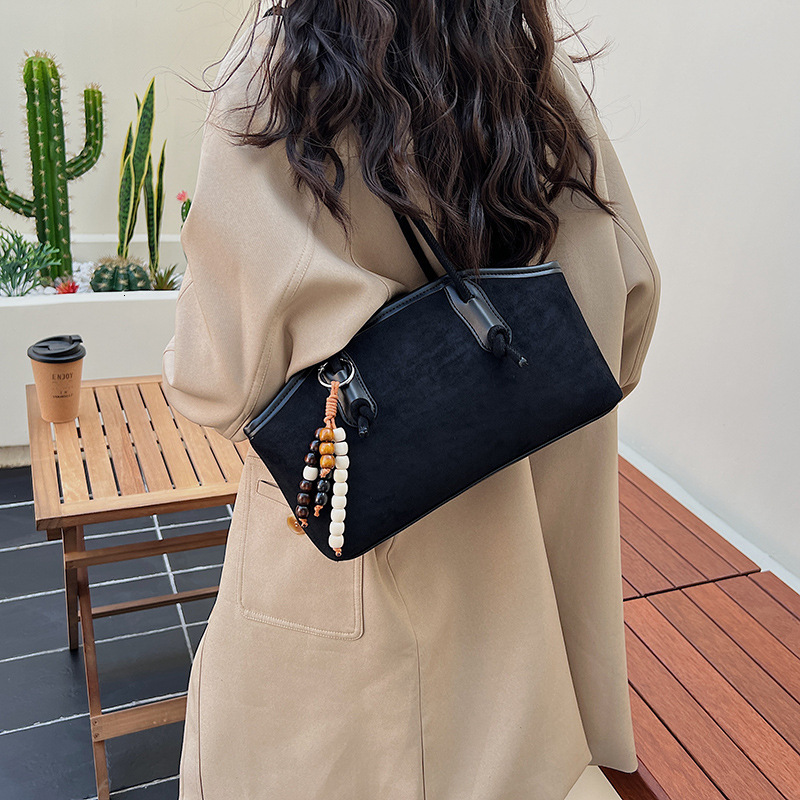 Free shipping designer bag Niche Design Matte Handbag Underarm Bag for Women Autumn New Fashion Versatile Shoulder Tote Bag