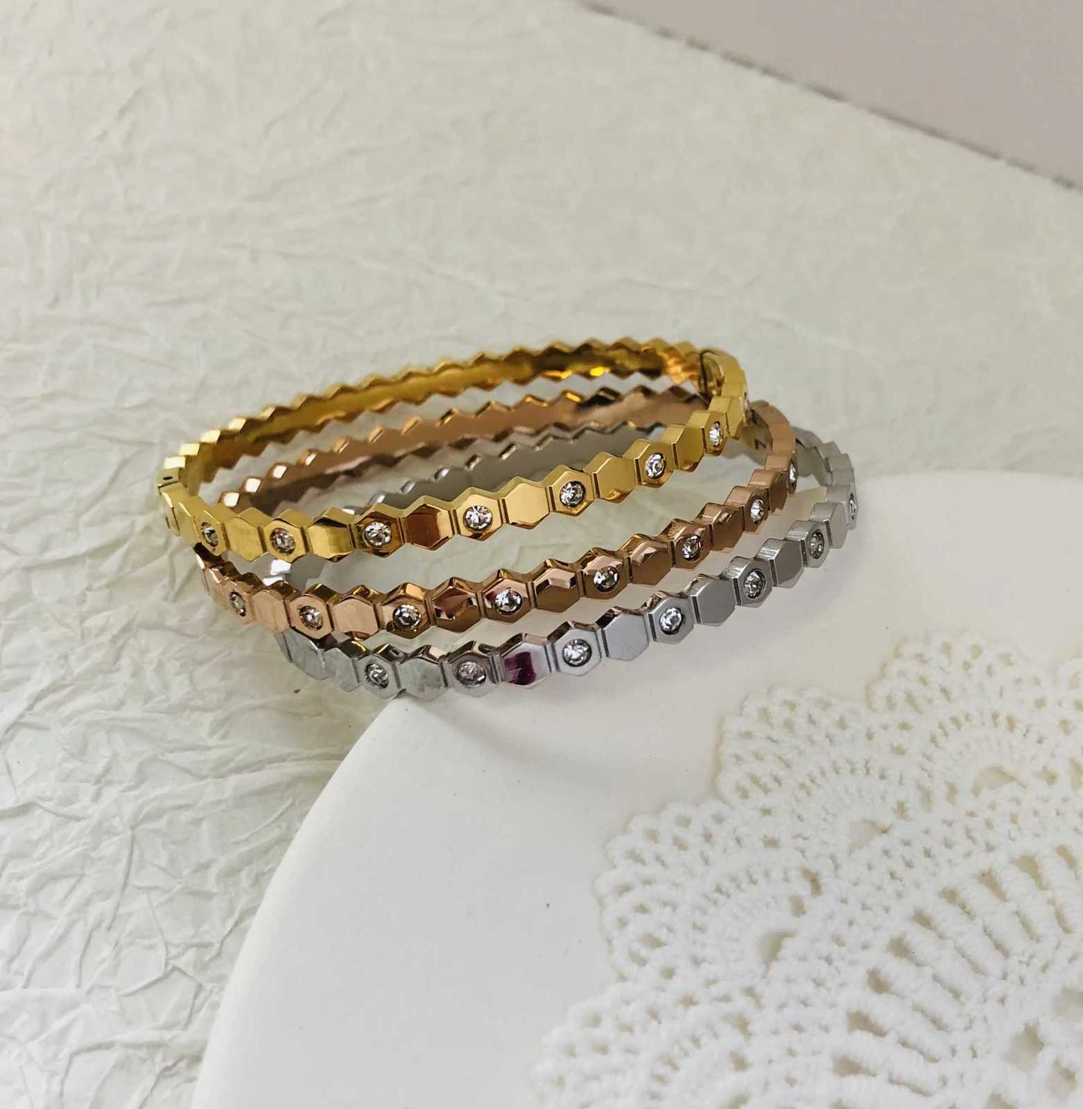 Big Brand Steel Bracets For Wen Honeycb Shaped Bangs With Shell Bijoux Acier Inoxidab Fme Gold And Rose Gold JewelW251027