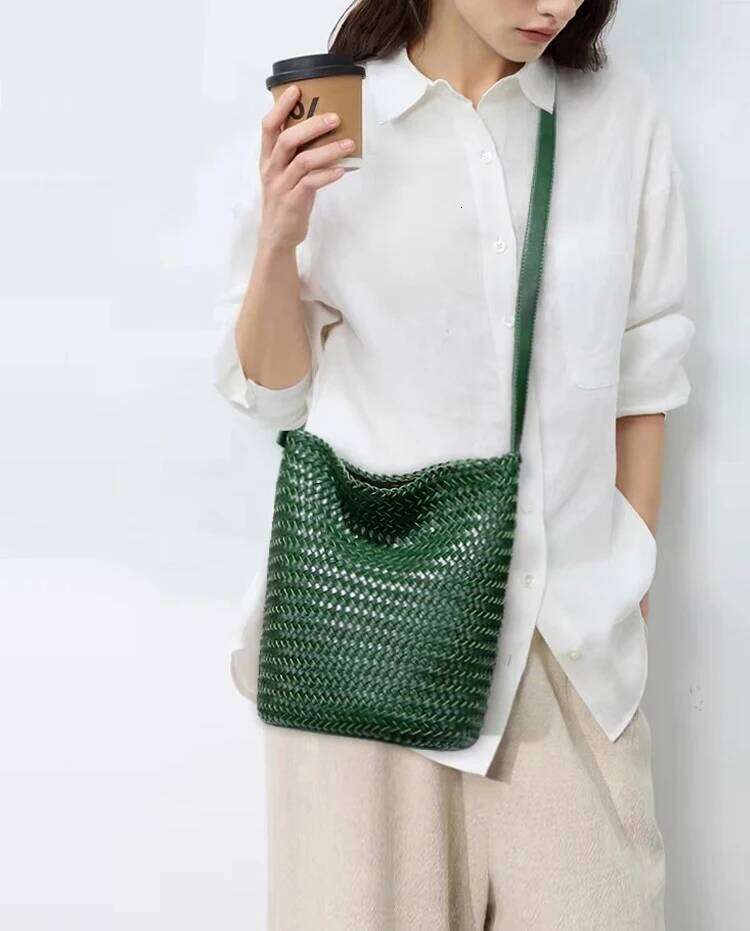 Women's Shopping New High-End Hand-Woven Leather Bucket Large-Capacity Shoulder Messenger Commuter Tote Bag