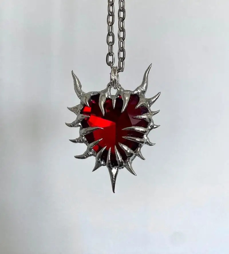 1PC Vintage Thorn Heart Gothic Red Necklace Womens Personalized Trend Pendant Decoration Party Holiday Gift 251020