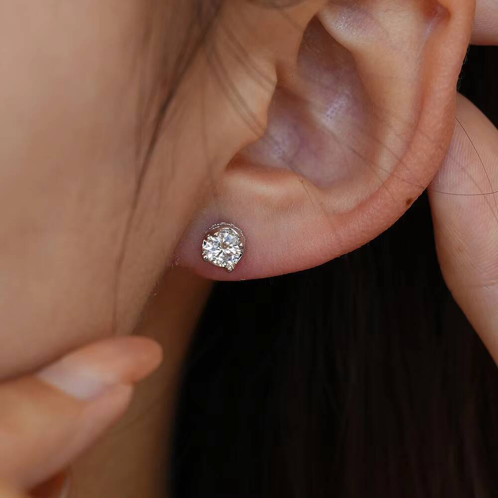 Luxury 18K Gold Plated 925 Sterling Silver 5mm 05ct VVS Moissanite Diamond Halo Solitaire Stud Earrings for Women