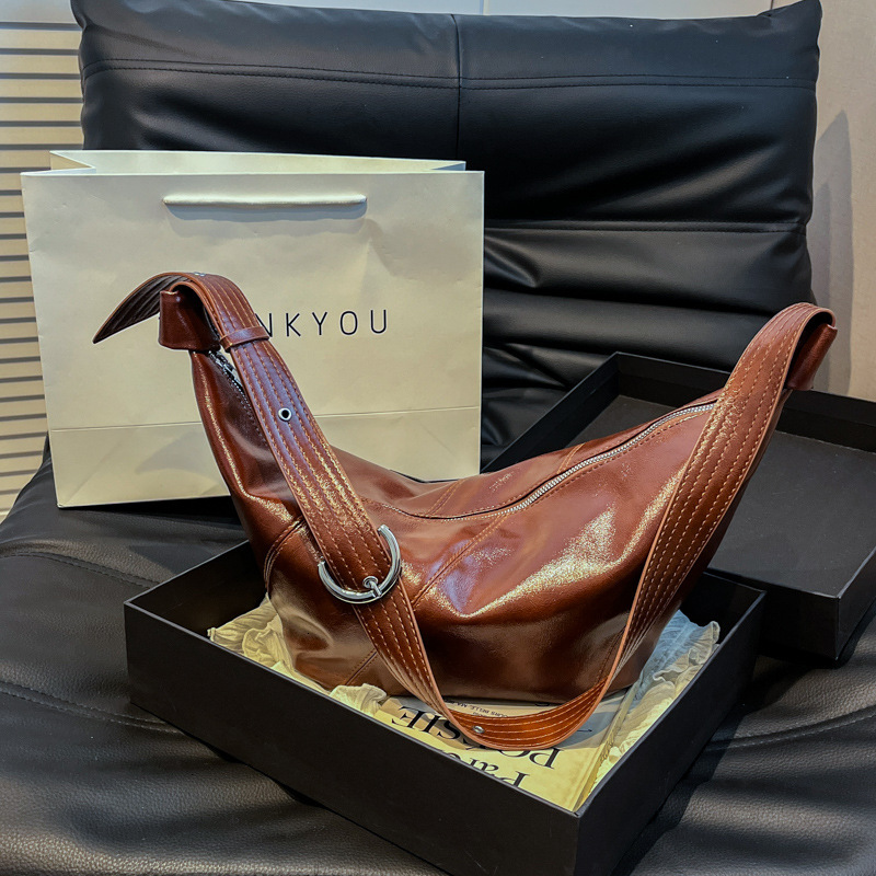 Free shipping designer bag Autumn Winter New Niche High-End Large Capacity Shoulder Bag Women Crossbody Bag Casual Fashion Versatile Dumpling Bag