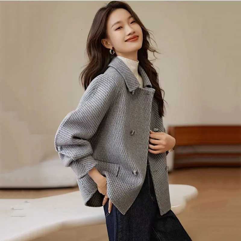 2025 Autumn Winter Womens Woolen Coats New Fashion Korean Solid Short Outerwear Loose Double Breasted Woolen Jacket Female Tops M251027