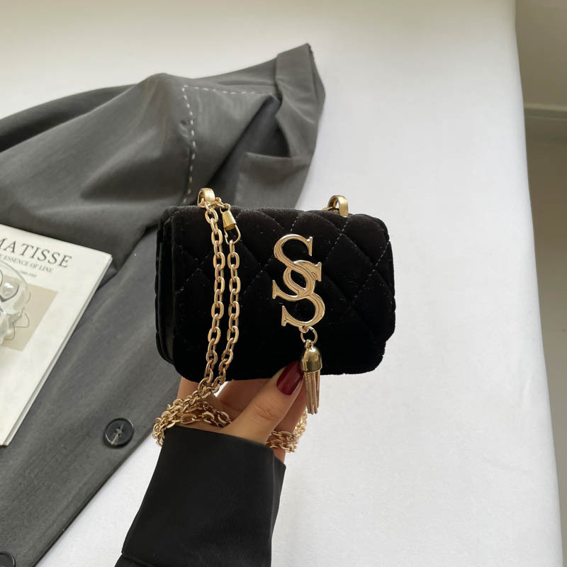 Luxury trendy design small square bag winter new fashion niche design European and American style suede texture women's shoulder bag designer bag