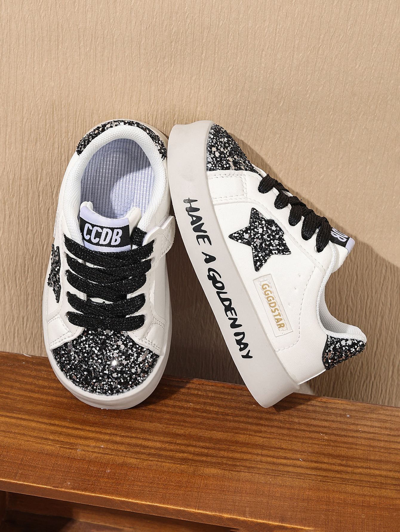 Designer Shoes 2025 Autumn New Style Little Girl Soft-soled Casual Shoes Fashion Sequined star White Sneakers Anti-slip board shoes Free shipping