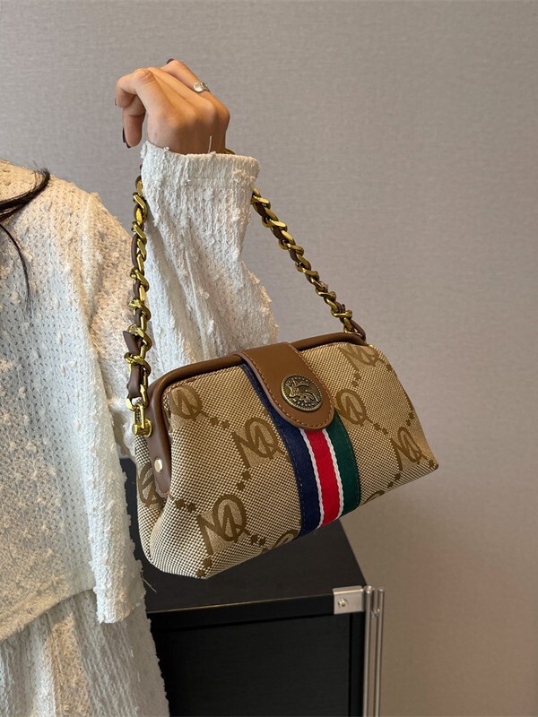 Luxury Brand Designer Bag New High-End 2023 Underarm Bag French Style Elegant Single Shoulder Clip Fashion Versatile Crossbody Bag