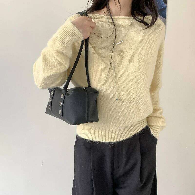 Designer Bags New Korean Simple Top Handle Women Large Capacity Textured Casual Boston Fashion Commuter Friendly Shoulder Pillow Bag Free Labubu Penda